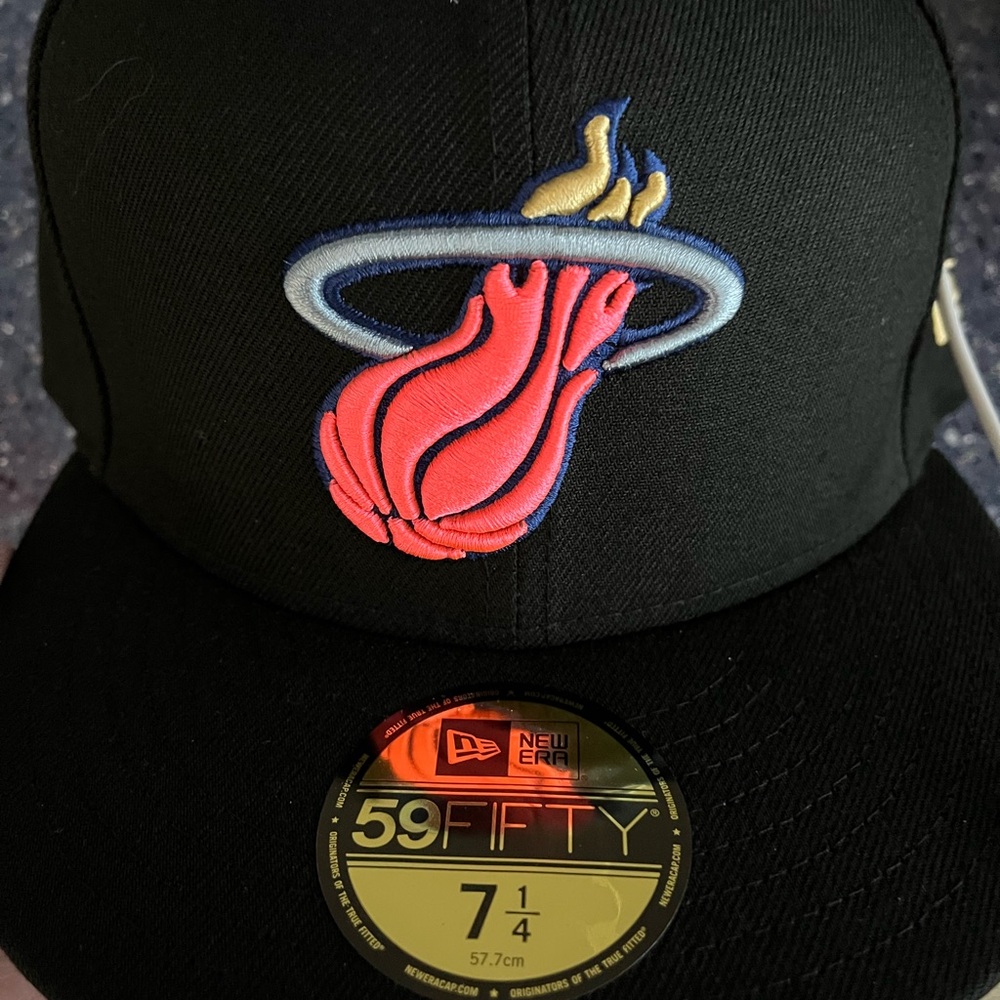 Brand new miami heat new era fitted size 7 1/4
